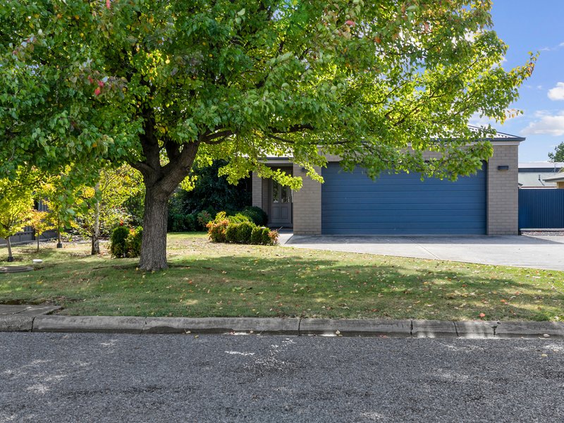 24 Geoffrey Street, Myrtleford VIC 3737