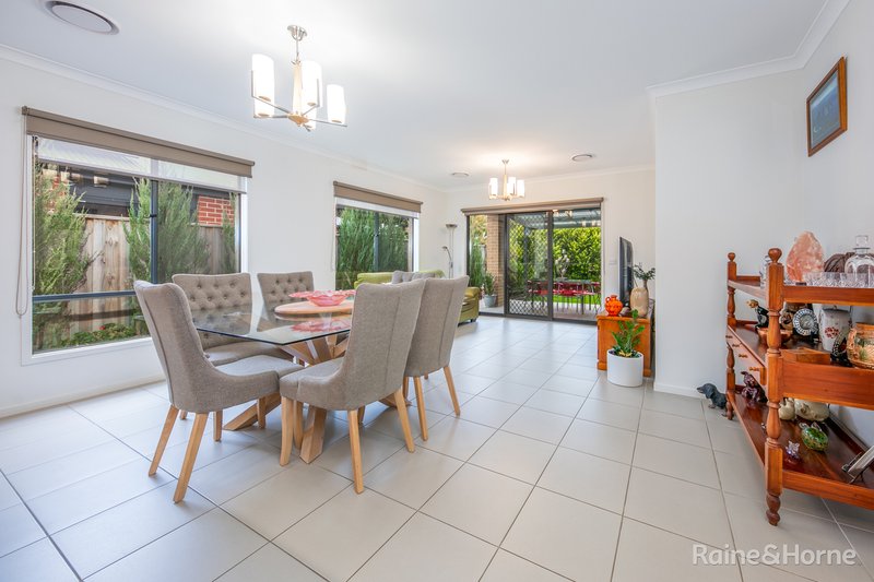 Photo - 24 Geranium Drive, Sunbury VIC 3429 - Image 5