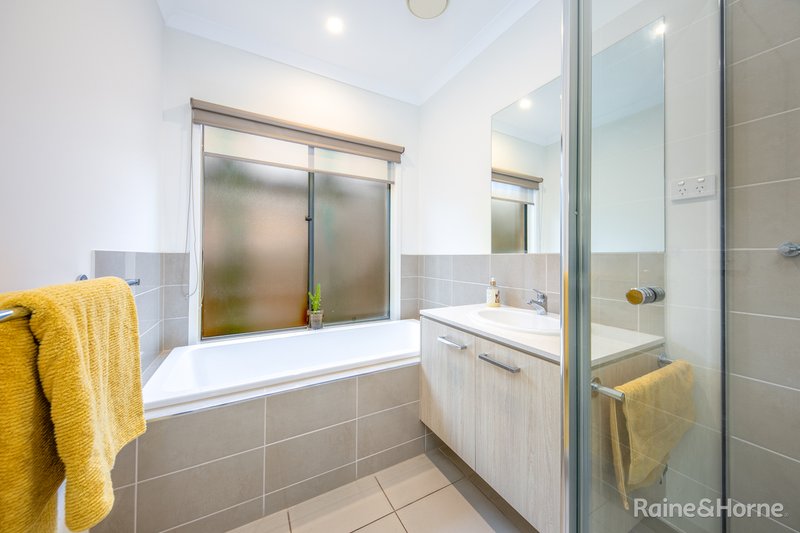 Photo - 24 Geranium Drive, Sunbury VIC 3429 - Image 11