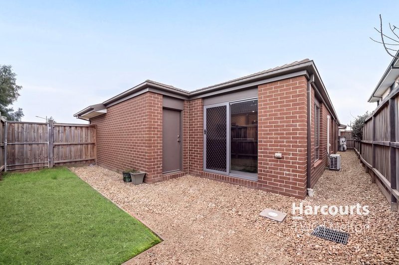 Photo - 24 Gilfillan Circuit, Thornhill Park VIC 3335 - Image 12