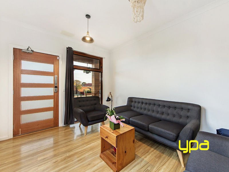 Photo - 24 Gillespie Road, St Albans VIC 3021 - Image 2