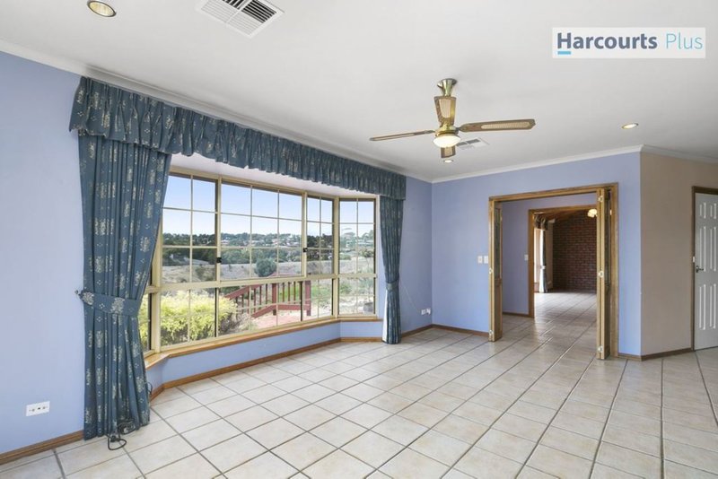 Photo - 24 Glade Crescent, Hallett Cove SA 5158 - Image 3