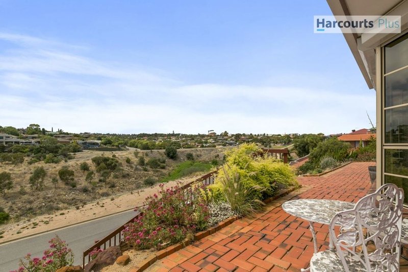 Photo - 24 Glade Crescent, Hallett Cove SA 5158 - Image 12