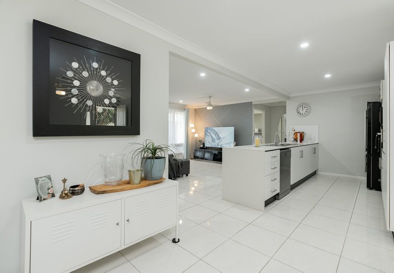 Photo - 24 Glenhaven Place, Durack QLD 4077 - Image 5