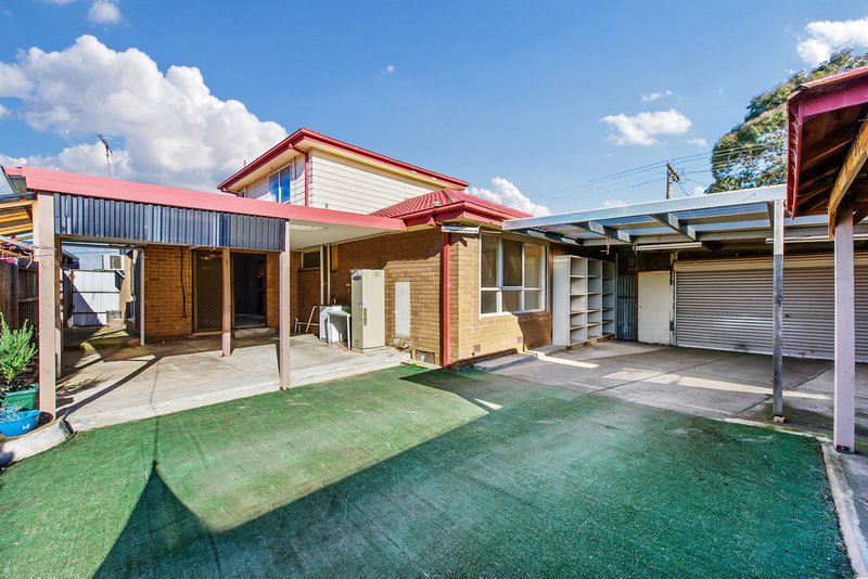 Photo - 24 Glenrobe Street, Deer Park VIC 3023 - Image 10