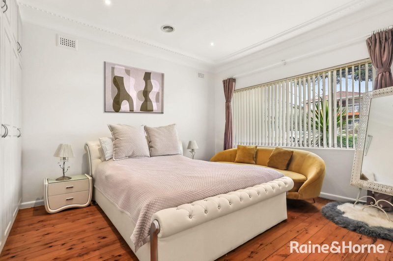 Photo - 24 Glenwall Street, Kingsgrove NSW 2208 - Image 6