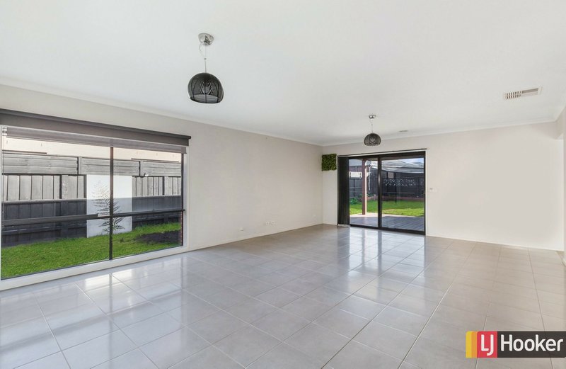 Photo - 24 Golf Links Drive, Beveridge VIC 3753 - Image 3