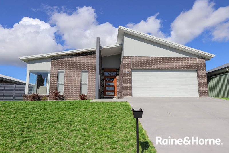 24 Governors Parade, Windradyne NSW 2795