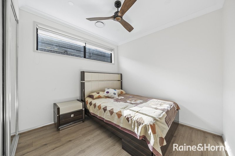 Photo - 24 Gratwick Street, Bradbury NSW 2560 - Image 3