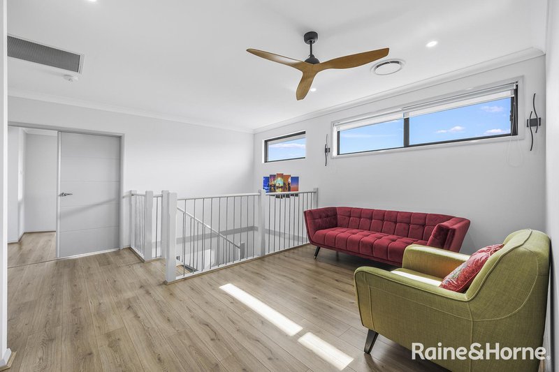 Photo - 24 Gratwick Street, Bradbury NSW 2560 - Image 8