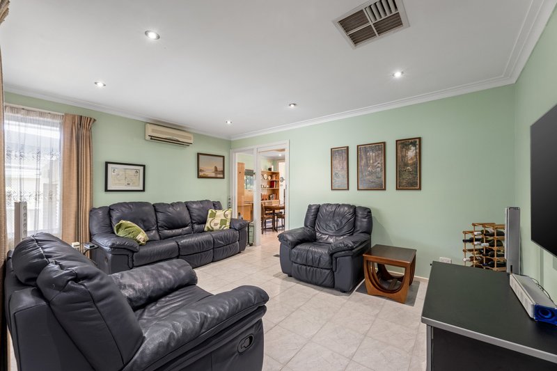 Photo - 24 Greenglade Court, Blackburn North VIC 3130 - Image 3