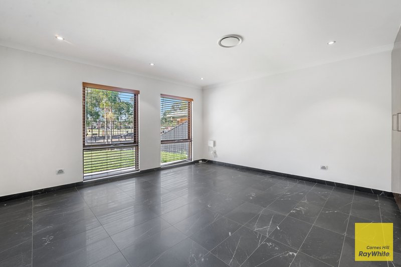 Photo - 24 Greenway Drive, West Hoxton NSW 2171 - Image 5