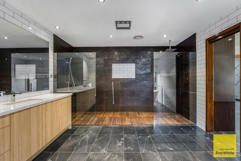 Photo - 24 Greenway Drive, West Hoxton NSW 2171 - Image 7