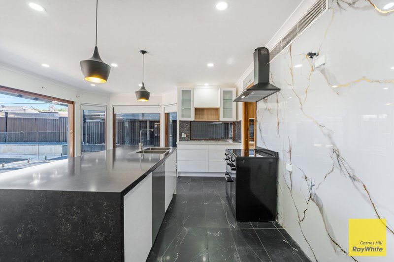 Photo - 24 Greenway Drive, West Hoxton NSW 2171 - Image 9