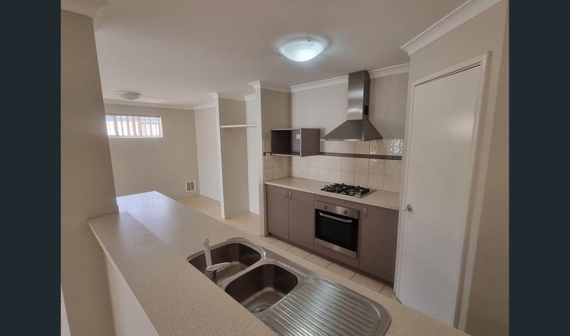 Photo - 24 Greeson Parkway, Secret Harbour WA 6173 - Image 2