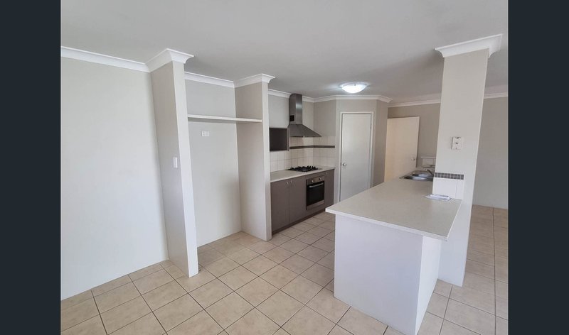 Photo - 24 Greeson Parkway, Secret Harbour WA 6173 - Image 3