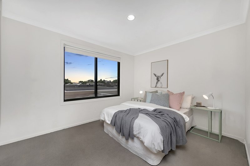 Photo - 24 Grenville Walk, Lalor VIC 3075 - Image 20