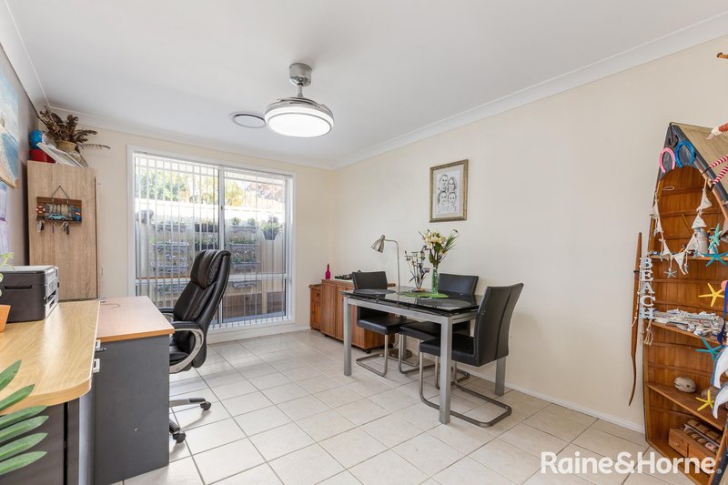 Photo - 24 Grove Place, Cameron Park NSW 2285 - Image 7