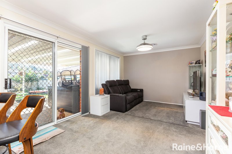 Photo - 24 Grove Place, Cameron Park NSW 2285 - Image 9