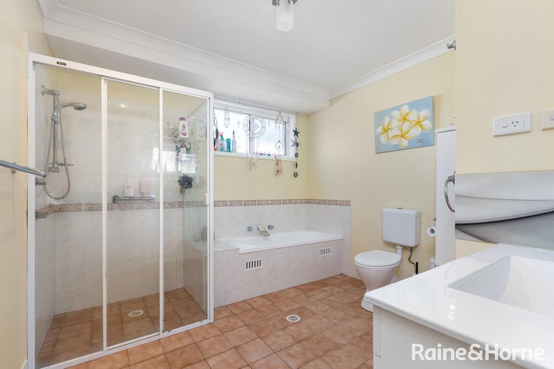 Photo - 24 Grove Place, Cameron Park NSW 2285 - Image 12