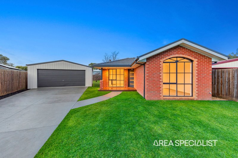 Photo - 24 Gullquist Way, Pakenham VIC 3810 - Image 2