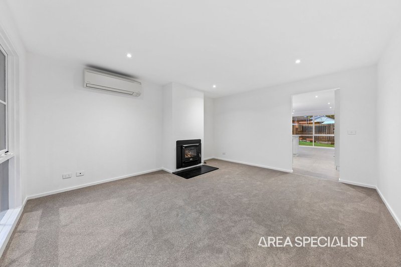 Photo - 24 Gullquist Way, Pakenham VIC 3810 - Image 10