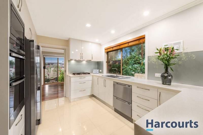 Photo - 24 Haideh Place, Wantirna South VIC 3152 - Image 3