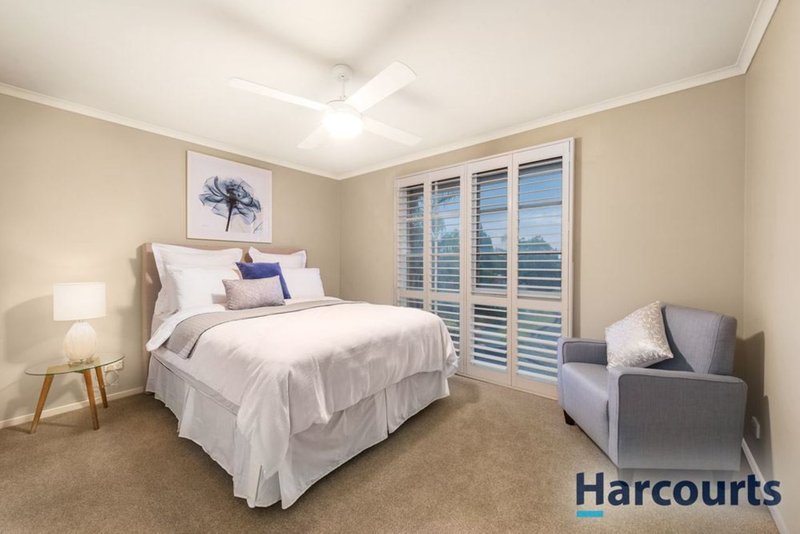 Photo - 24 Haideh Place, Wantirna South VIC 3152 - Image 6