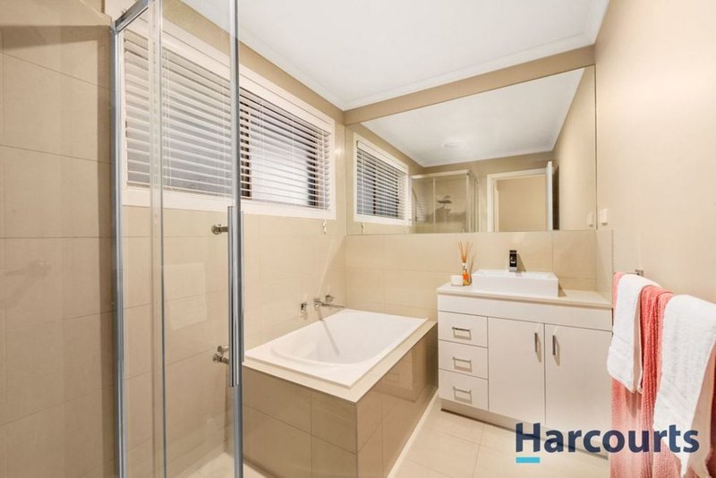 Photo - 24 Haideh Place, Wantirna South VIC 3152 - Image 7