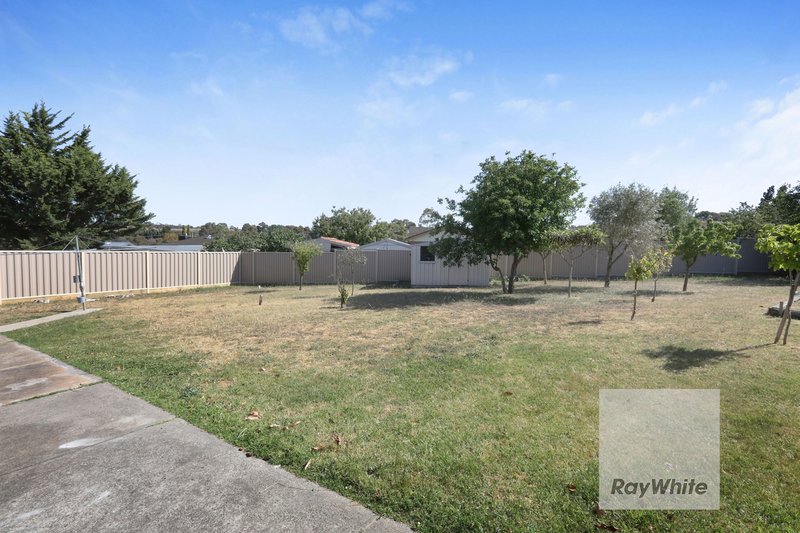 Photo - 24 Haig Place, Attwood VIC 3049 - Image 10