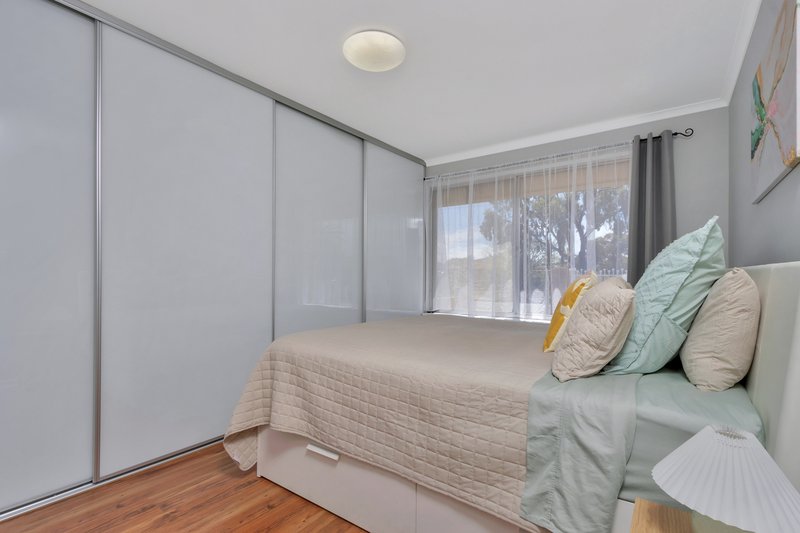 Photo - 24 Halifax Avenue, Parafield Gardens SA 5107 - Image 2