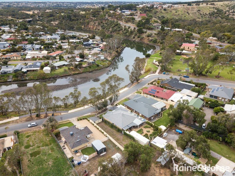 Photo - 24 Hall Crescent, Old Noarlunga SA 5168 - Image 3