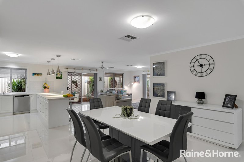 Photo - 24 Hall Crescent, Old Noarlunga SA 5168 - Image 7