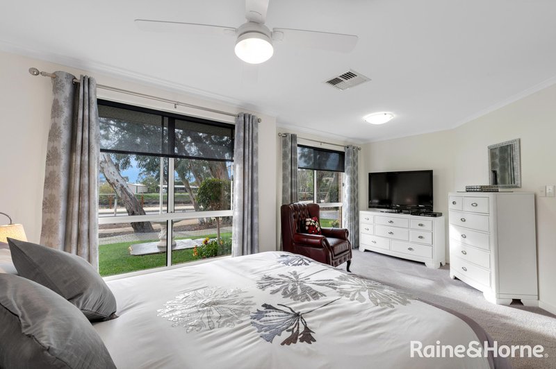 Photo - 24 Hall Crescent, Old Noarlunga SA 5168 - Image 13