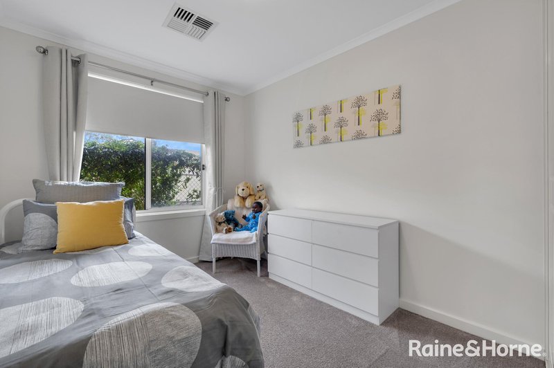 Photo - 24 Hall Crescent, Old Noarlunga SA 5168 - Image 15