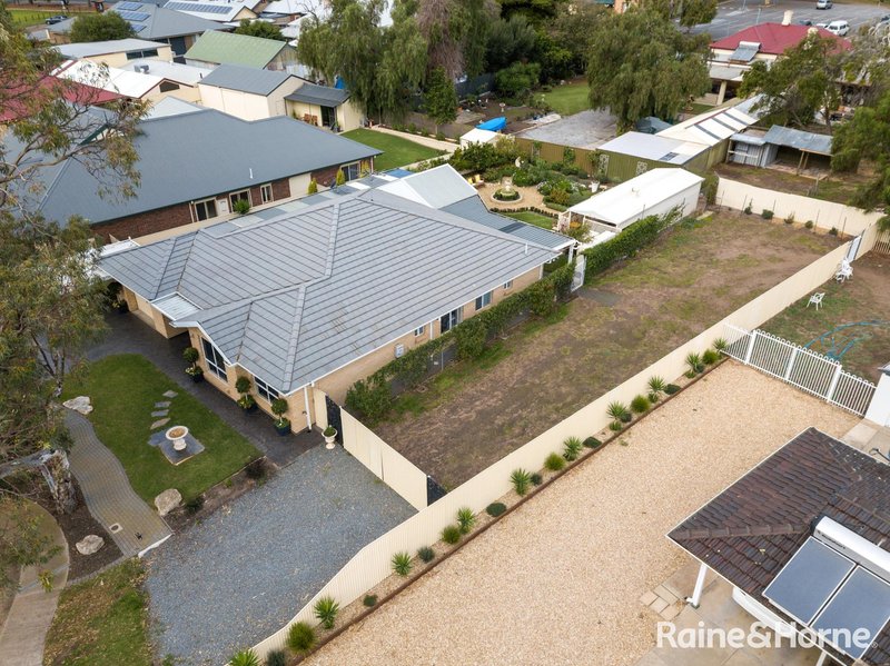 Photo - 24 Hall Crescent, Old Noarlunga SA 5168 - Image 26