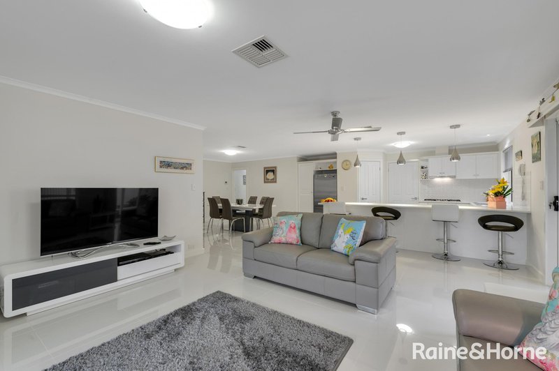 Photo - 24 Hall Crescent, Old Noarlunga SA 5168 - Image 8