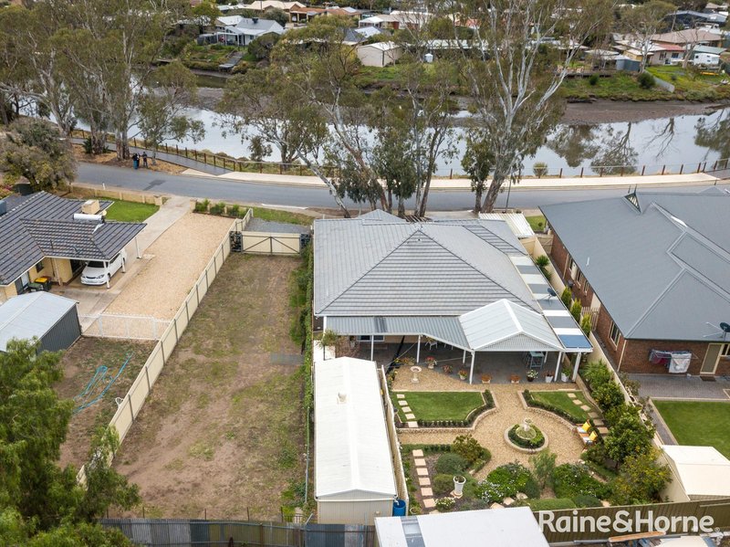 Photo - 24 Hall Crescent, Old Noarlunga SA 5168 - Image 23