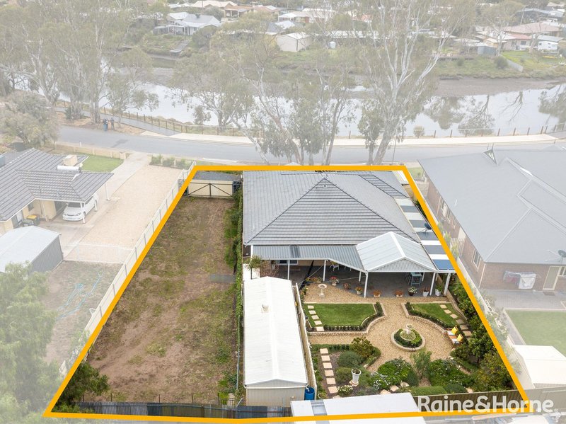 Photo - 24 Hall Crescent, Old Noarlunga SA 5168 - Image 24