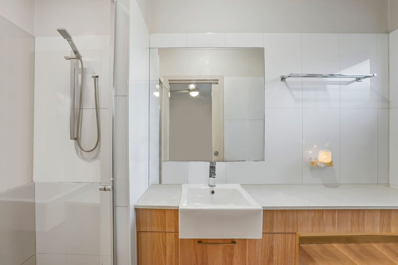 Photo - 2/4 Harold Street, Zillmere QLD 4034 - Image 4