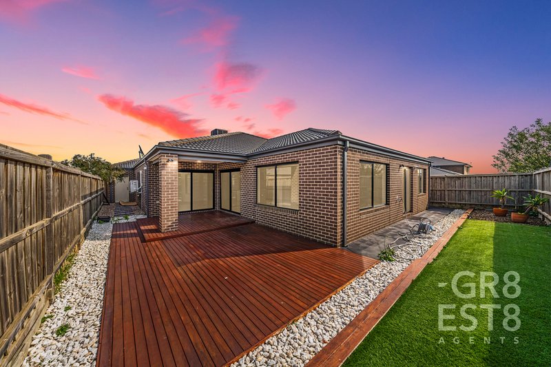 Photo - 24 Harper Crescent, Cranbourne West VIC 3977 - Image 10