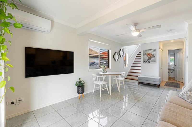 Photo - 2/4 Harry Street, Zillmere QLD 4034 - Image 2
