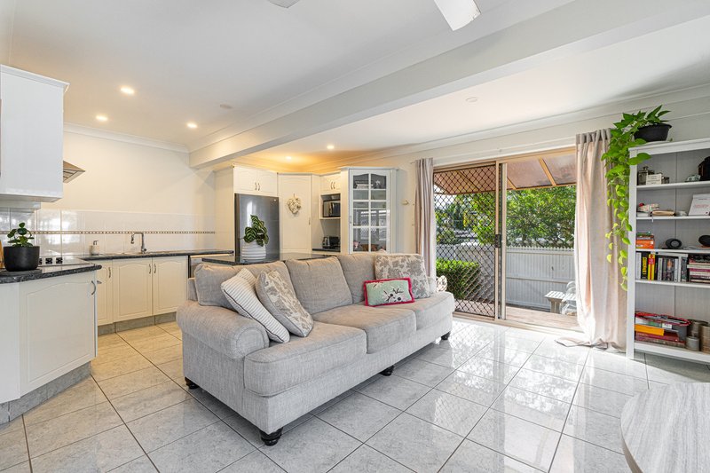 Photo - 2/4 Harry Street, Zillmere QLD 4034 - Image 4