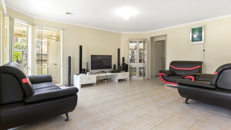 Photo - 24 Harvest Way, Werribee VIC 3030 - Image 4