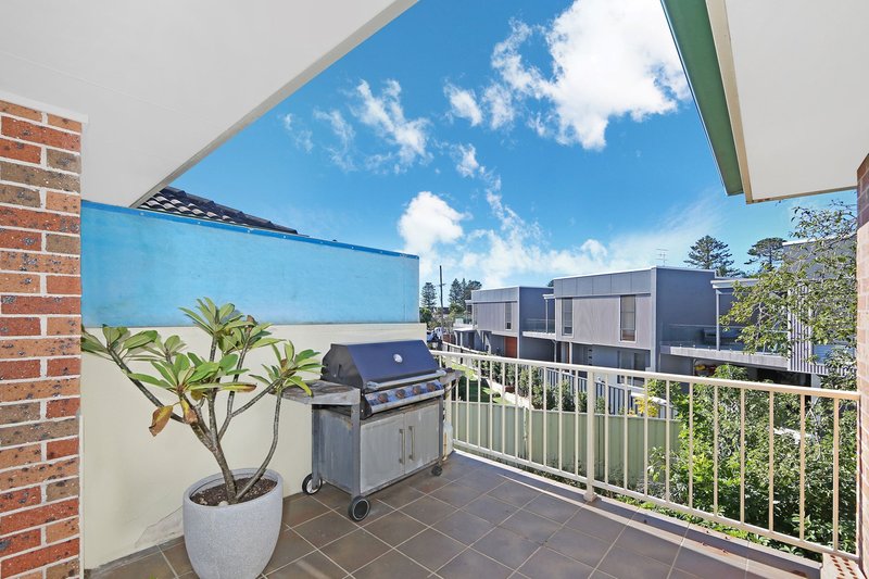 Photo - 2/4 Havenview Road, Terrigal NSW 2260 - Image 2