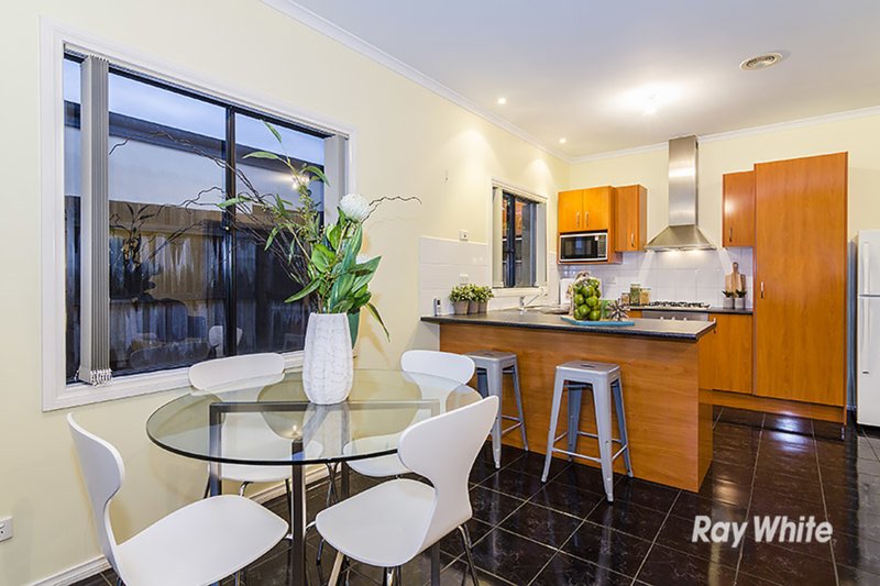 Photo - 2/4 Hayes Road, Hampton Park VIC 3976 - Image 3