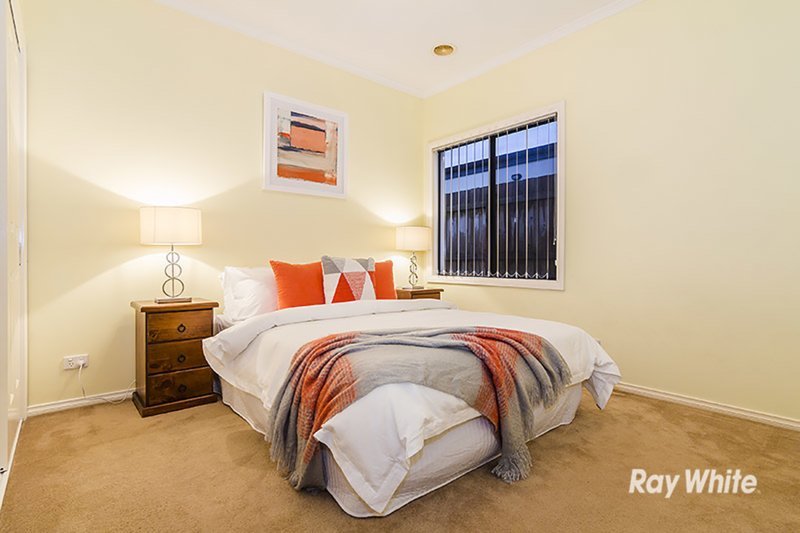 Photo - 2/4 Hayes Road, Hampton Park VIC 3976 - Image 7