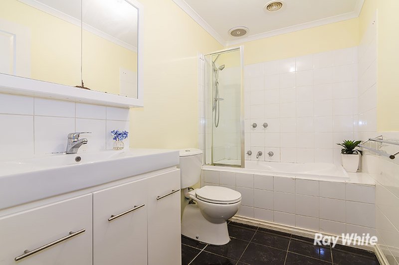 Photo - 2/4 Hayes Road, Hampton Park VIC 3976 - Image 8