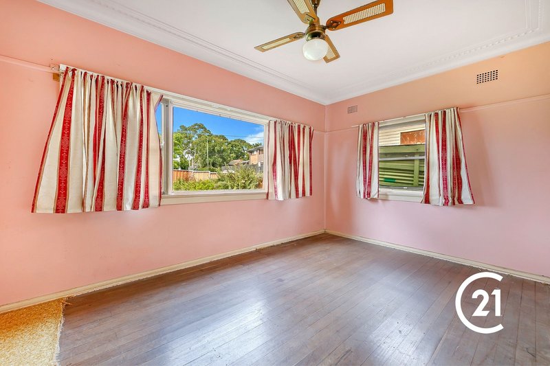 Photo - 24 Haynes Avenue, Seven Hills NSW 2147 - Image 6