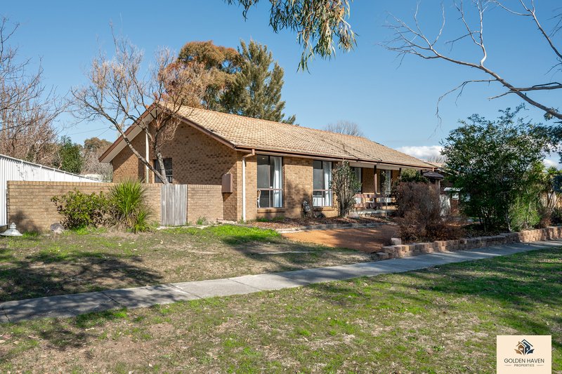 Photo - 24 Heagney Crescent, Chisholm ACT 2905 - Image 2
